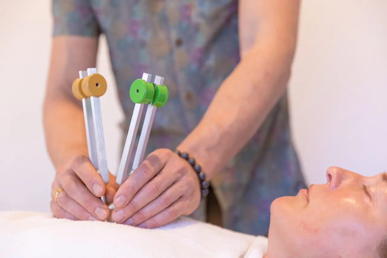 Acutonics tuning fork applied to the body